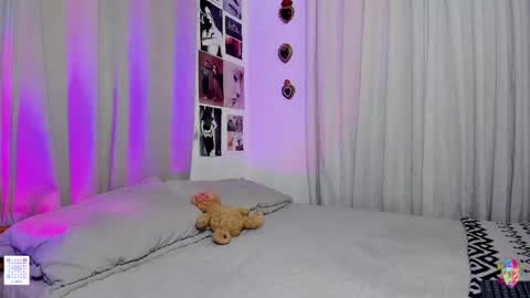Snapshot of la_briela chatting on 01-09-25, 02:11 Help me reach 50 likes online show from 01-09-25, 02:11