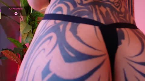 Snapshot of la_diabla_111_ chatting on 09-10-25, 11:43 Karime online show from 09-10-25, 11:43