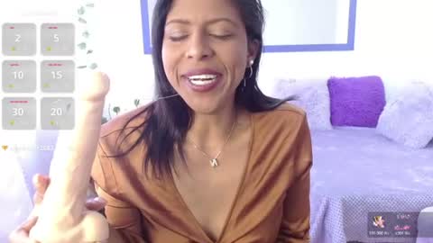 Snapshot of la_negritaa chatting on 06-26-26, 06:34 Sara online show from 06-26-26, 06:34