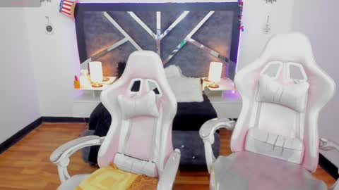Snapshot of laara_croft chatting on 03-06-25, 11:53 L A R A online show from 03-06-25, 11:53