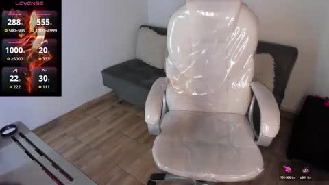 Snapshot of laara_croft chatting on 09-11-25, 09:48 L A R A online show from 09-11-25, 09:48