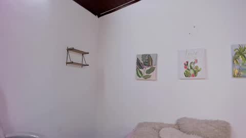 Snapshot of laara_croft chatting on 10-10-25, 10:53 L A R A online show from 10-10-25, 10:53