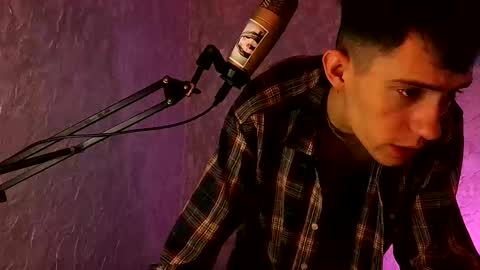 Snapshot of labour_guy chatting on 02-21-25, 11:01 Marco online show from 02-21-25, 11:01