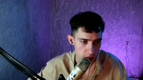 Snapshot of labour_guy chatting on 02-22-25, 01:46 Marco online show from 02-22-25, 01:46