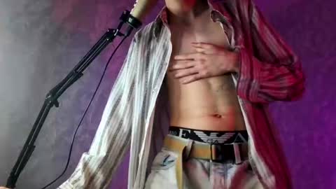 Snapshot of labour_guy chatting on 03-04-25, 01:06 Marco online show from 03-04-25, 01:06