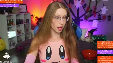 Lacey Bloom online show from 10-27-25, 01:20