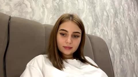 Mia online show from 10-14-25, 04:30