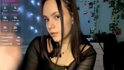 Snapshot of lacivierling chatting on 10-25-25, 04:35 Sarah online show from 10-25-25, 04:35