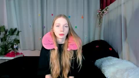 Snapshot of lada2k4 chatting on 05-21-26, 05:47 Lada online show from 05-21-26, 05:47