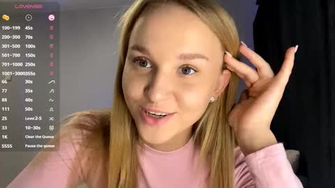 Snapshot of ladawndepippo chatting on 09-21-25, 11:01 Sofia online show from 09-21-25, 11:01