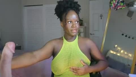 Snapshot of ladiosa_selene chatting on 07-18-26, 02:27 La Diosa Selene online show from 07-18-26, 02:27