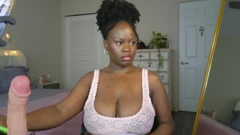 Snapshot of ladiosa_selene chatting on 07-18-26, 11:30 La Diosa Selene online show from 07-18-26, 11:30