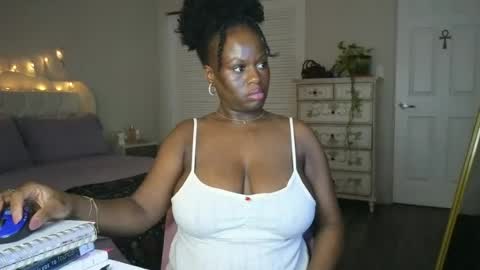 Snapshot of ladiosa_selene chatting on 07-23-26, 02:42 La Diosa Selene online show from 07-23-26, 02:42
