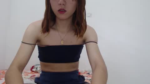 Snapshot of lady_bridgerton_ chatting on 12-17-25, 01:17 LADY online show from 12-17-25, 01:17