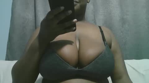 Snapshot of lady_dearra chatting on 10-28-25, 04:49 lady_dearra online show from 10-28-25, 04:49