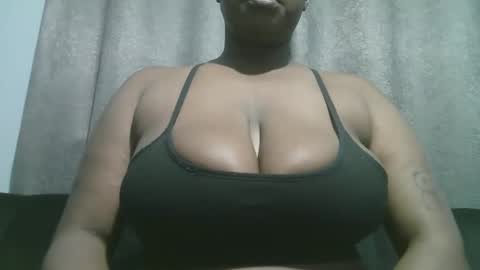 Snapshot of lady_dearra chatting on 11-17-25, 01:33 lady_dearra online show from 11-17-25, 01:33