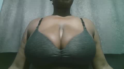 Snapshot of lady_dearra chatting on 12-14-25, 03:12 lady_dearra online show from 12-14-25, 03:12