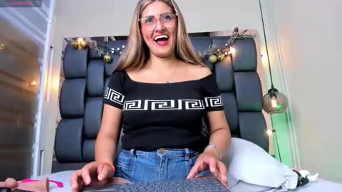 LADY  online show from 01-10-26, 07:48