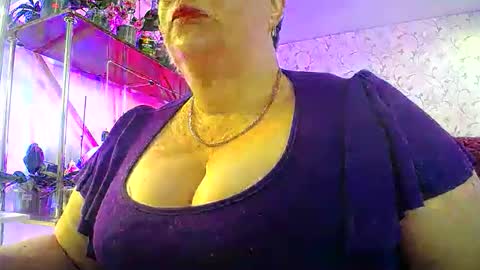 Snapshot of lady_gloria chatting on 05-12-26, 05:59 Lady Gloria online show from 05-12-26, 05:59
