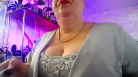 Snapshot of lady_gloria chatting on 06-12-26, 06:12 Lady Gloria online show from 06-12-26, 06:12