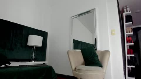 Snapshot of lady_godss chatting on 01-12-25, 01:11 Lady godss online show from 01-12-25, 01:11