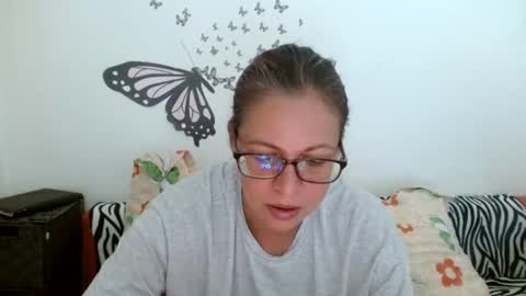 Snapshot of lady_hellena chatting on 07-20-26, 05:22 Hellene online show from 07-20-26, 05:22
