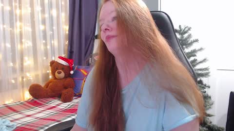 Snapshot of lady_inari chatting on 12-23-24, 06:05 Angelika online show from 12-23-24, 06:05