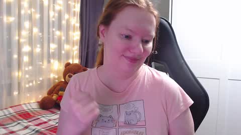 Snapshot of lady_inari chatting on 01-19-25, 06:32 Angelika online show from 01-19-25, 06:32