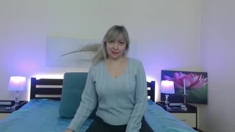 Snapshot of lady_milf_hot chatting on 02-24-26, 06:00 Sofi online show from 02-24-26, 06:00