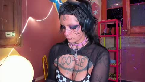 Mia online show from 11-09-25, 07:34