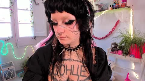 Mia online show from 03-31-26, 11:43