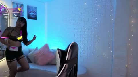 Lady Violet Bridgerton online show from 04-19-26, 10:23