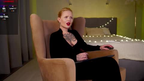 Snapshot of lady_vivian chatting on 10-18-25, 01:56 Vi online show from 10-18-25, 01:56