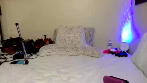 Snapshot of lady_voon_sin chatting on 10-12-25, 11:59 Lady Voon Sin online show from 10-12-25, 11:59