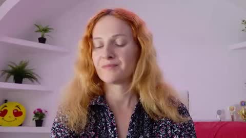 Sima Ladybigsmile online show from 09-10-25, 07:25