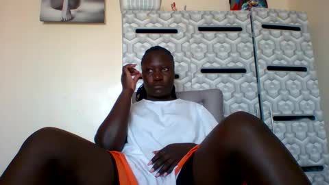 Snapshot of ladyblossoms19 chatting on 12-30-24, 02:19 lindah32 online show from 12-30-24, 02:19