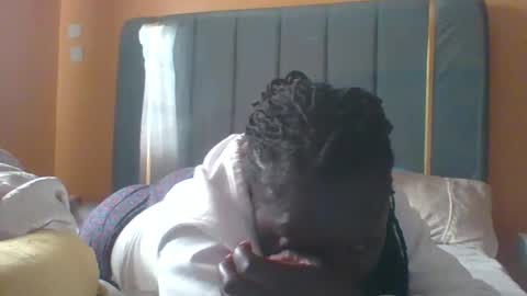 Snapshot of ladyblossoms19 chatting on 10-23-25, 12:37 lindah32 online show from 10-23-25, 12:37