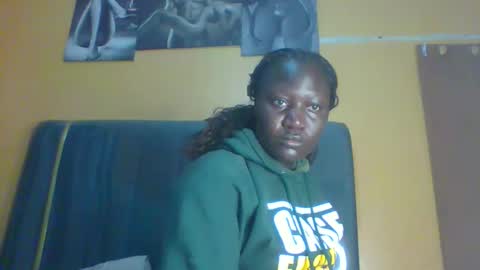 Snapshot of ladyblossoms19 chatting on 11-10-25, 12:31 lindah32 online show from 11-10-25, 12:31