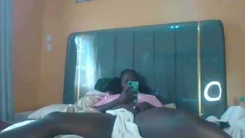 Snapshot of ladyblossoms19 chatting on 11-11-25, 06:13 lindah32 online show from 11-11-25, 06:13