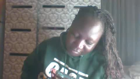 Snapshot of ladyblossoms19 chatting on 11-14-25, 09:35 lindah32 online show from 11-14-25, 09:35