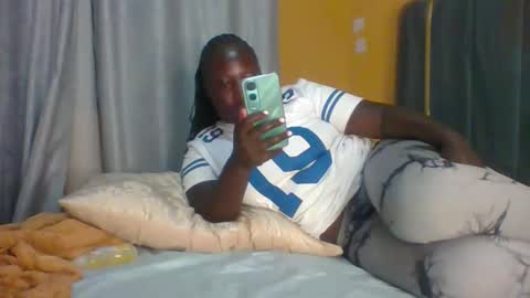 Snapshot of ladyblossoms19 chatting on 11-16-25, 07:19 lindah32 online show from 11-16-25, 07:19