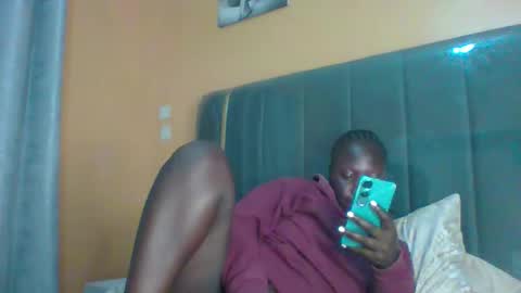 Snapshot of ladyblossoms19 chatting on 11-17-25, 10:04 lindah32 online show from 11-17-25, 10:04