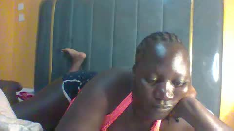 Snapshot of ladyblossoms19 chatting on 11-19-25, 06:30 lindah32 online show from 11-19-25, 06:30