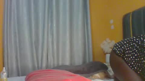 Snapshot of ladyblossoms19 chatting on 11-24-25, 10:53 lindah32 online show from 11-24-25, 10:53