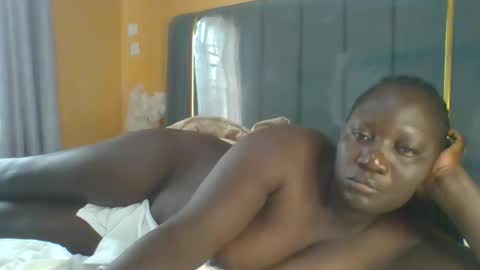 Snapshot of ladyblossoms19 chatting on 12-04-25, 06:23 lindah32 online show from 12-04-25, 06:23