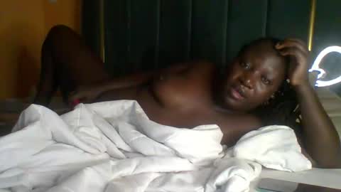 lindah32 online show from 04-22-26, 05:58