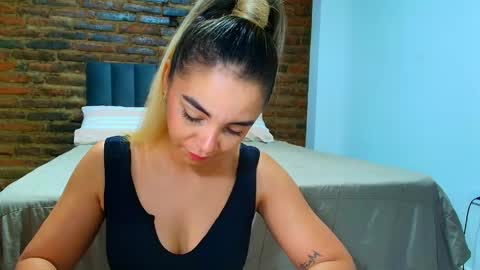 Hello im lady nice to meet you  online show from 05-27-26, 06:27