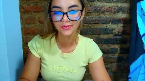 Hello im lady nice to meet you  online show from 05-28-26, 08:50
