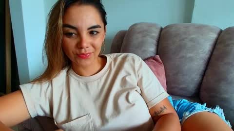 Hello im lady nice to meet you  online show from 05-30-26, 07:00