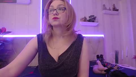 Snapshot of ladyjeen chatting on 02-18-25, 07:54 Lady Jeen Back on Sunday 8th of December online show from 02-18-25, 07:54